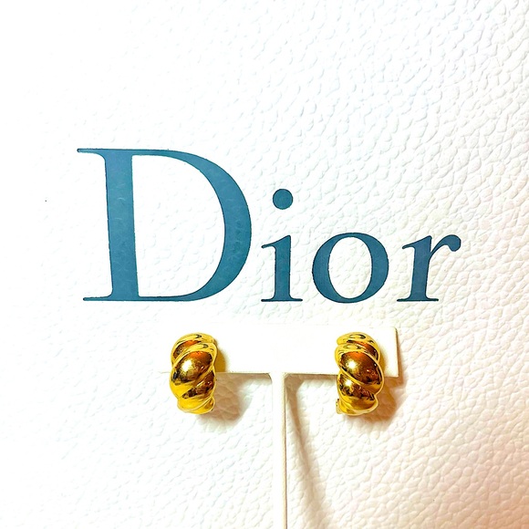 VTG DIOR Classic Gold Ribbed/Shrimp Earrings - Picture 1 of 7